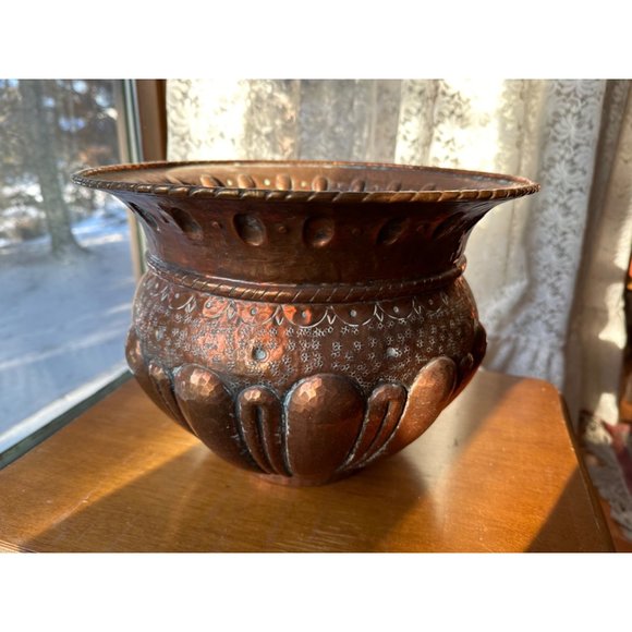 1950s Round Embossed Copper Cachepot Jardiniere Vase by Egidio Casagrande Italy - Picture 1 of 10